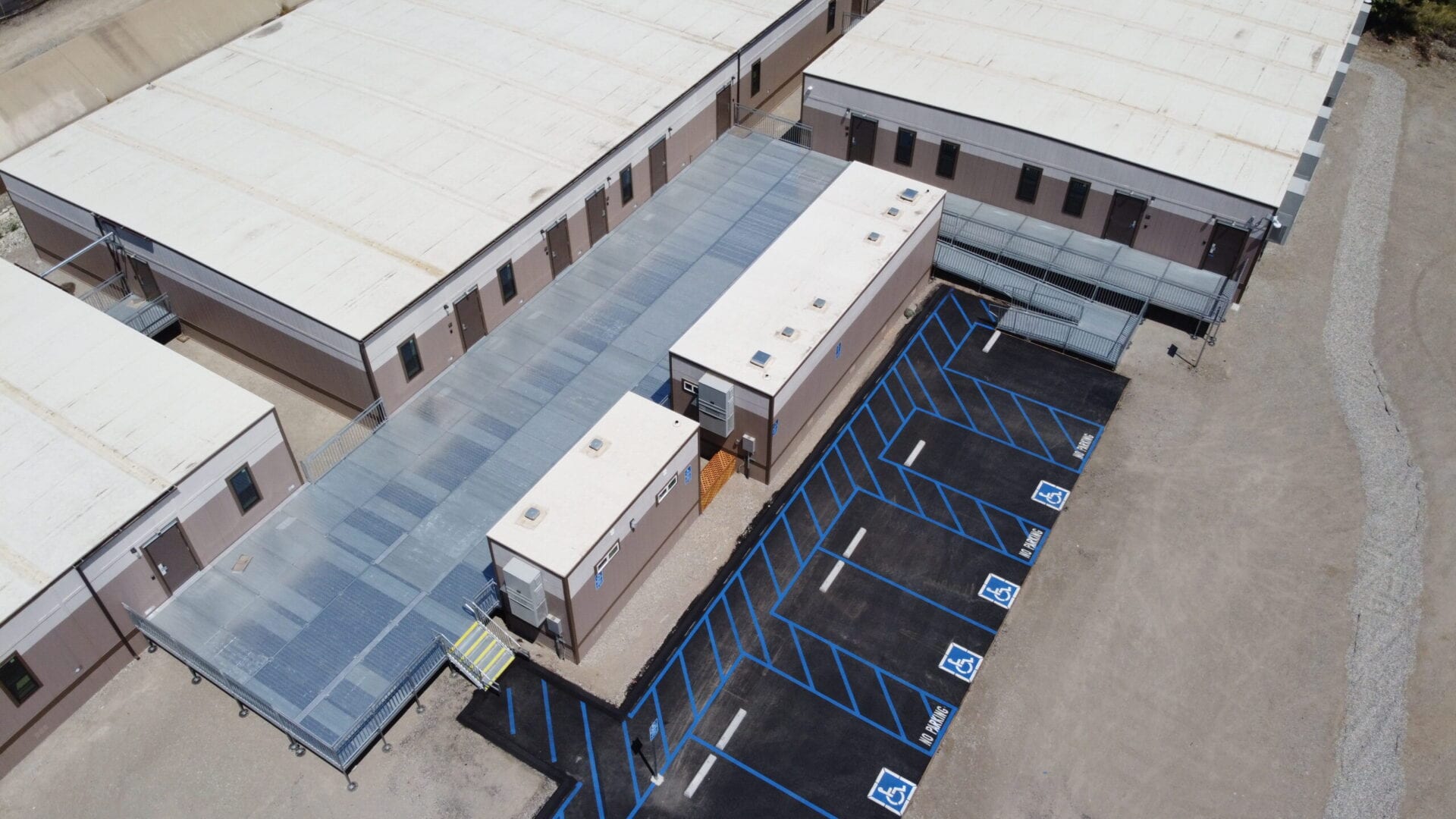 A large warehouse with lots of parking spaces.